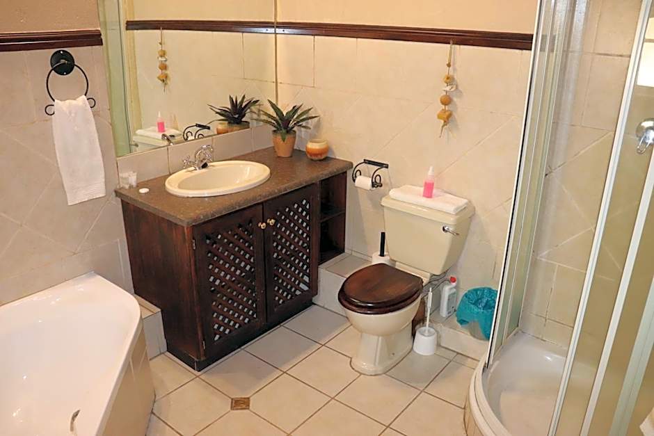 Khaya Africa Guesthouse