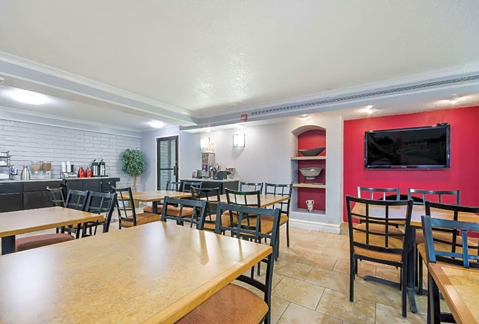 Econo Lodge Del City – Del City, OK