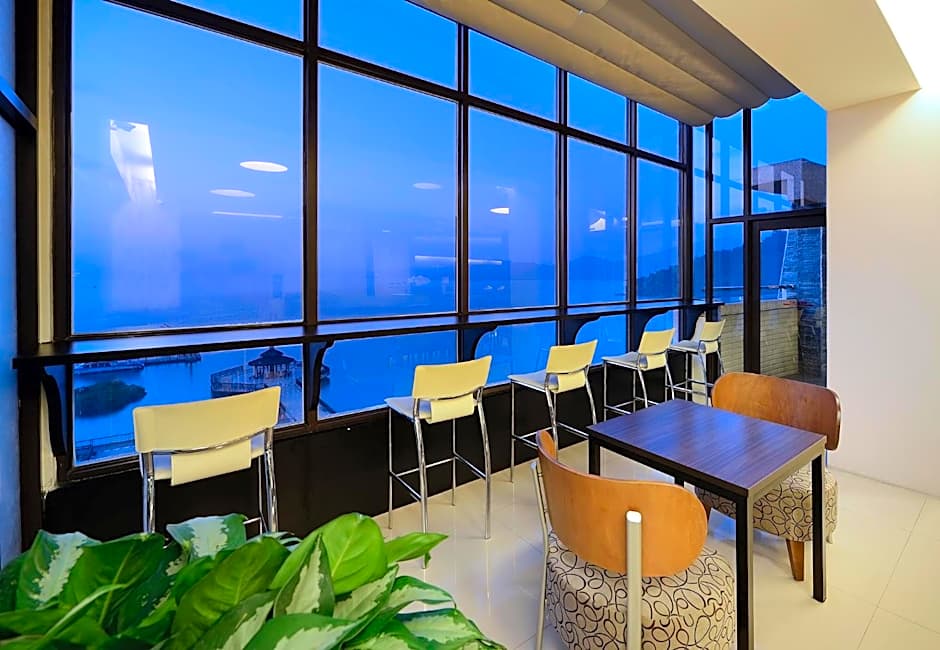 Hu Yue Lakeview Hotel