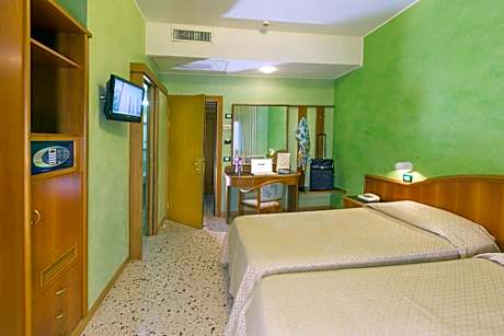 Double Room with Lateral Sea View