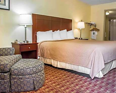 1 King Bed, Nonsmoking