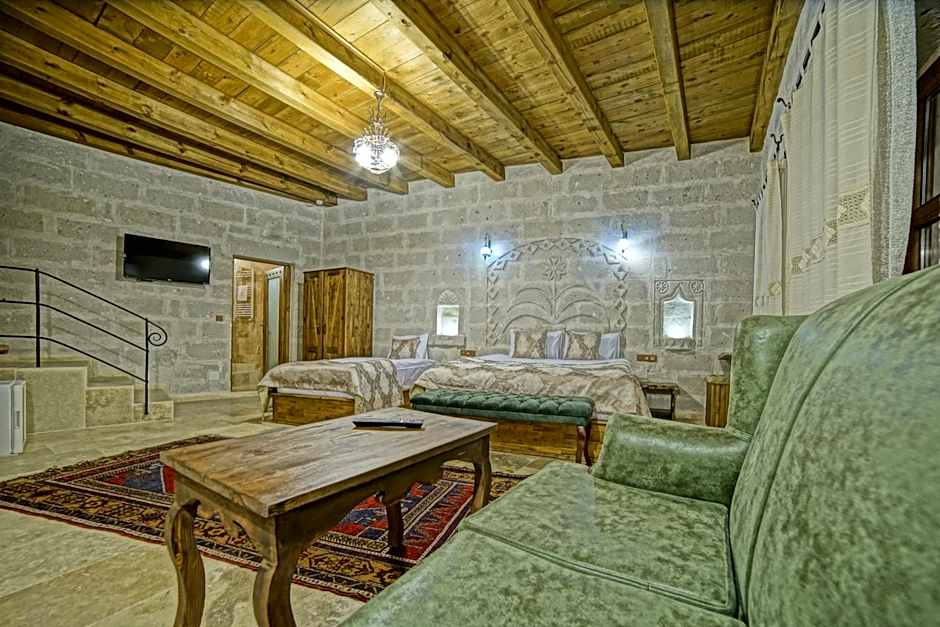 Risus Cave Suites