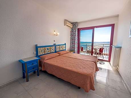 Standard Double or Twin Room with Sea View (2 Adults + 1 Child)