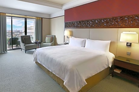 Shangri - La Wing Deluxe Room with Balcony 1 King Bed Non refundable