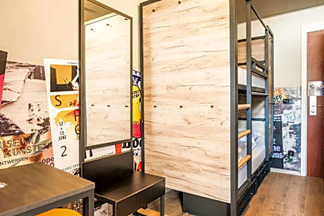 4-Bed Private Room
