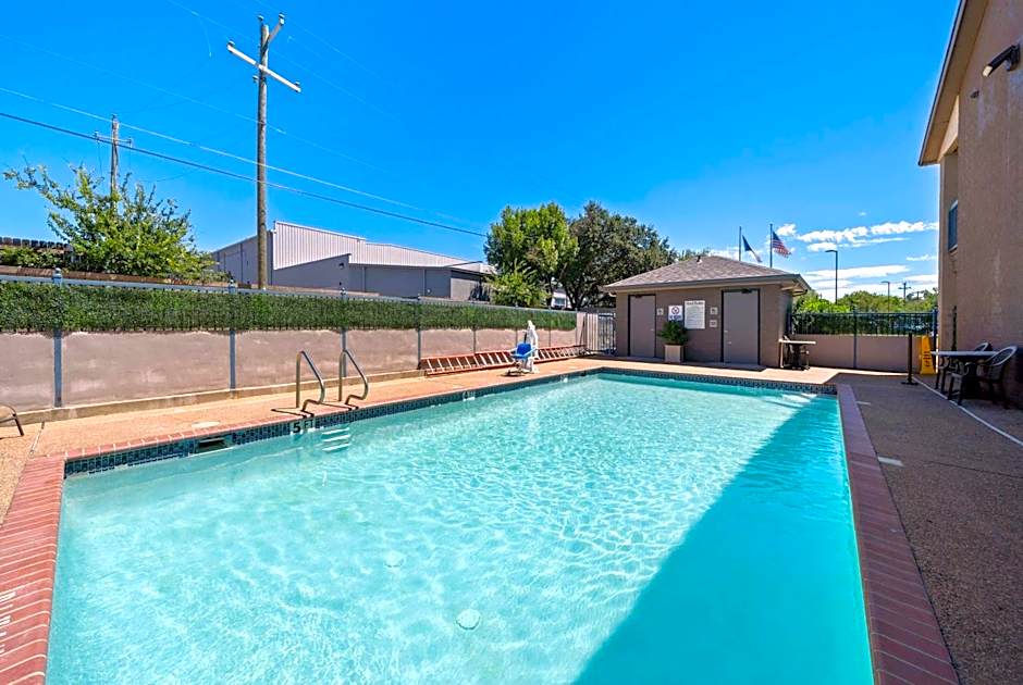 Days Inn by Wyndham Round Rock