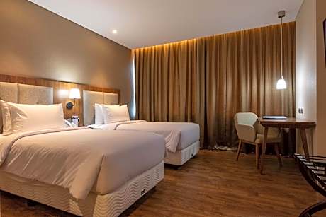 Superior Twin Smoking