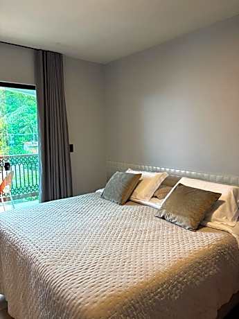 Deluxe Double Room with Balcony and Sea View