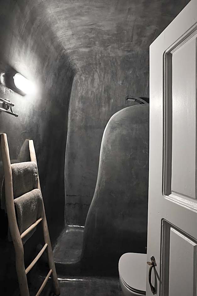Virginia's Cave Villas