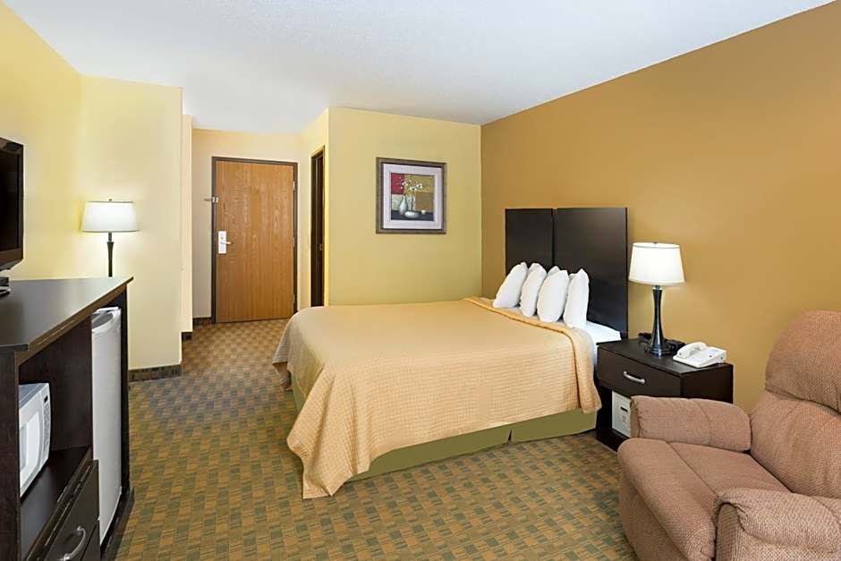 Econo Lodge Inn & Suites