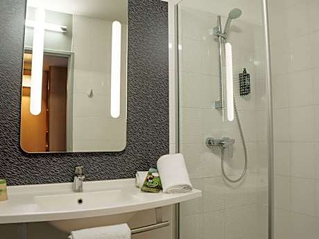 Standard Room with One Double Bed and One Single Bed