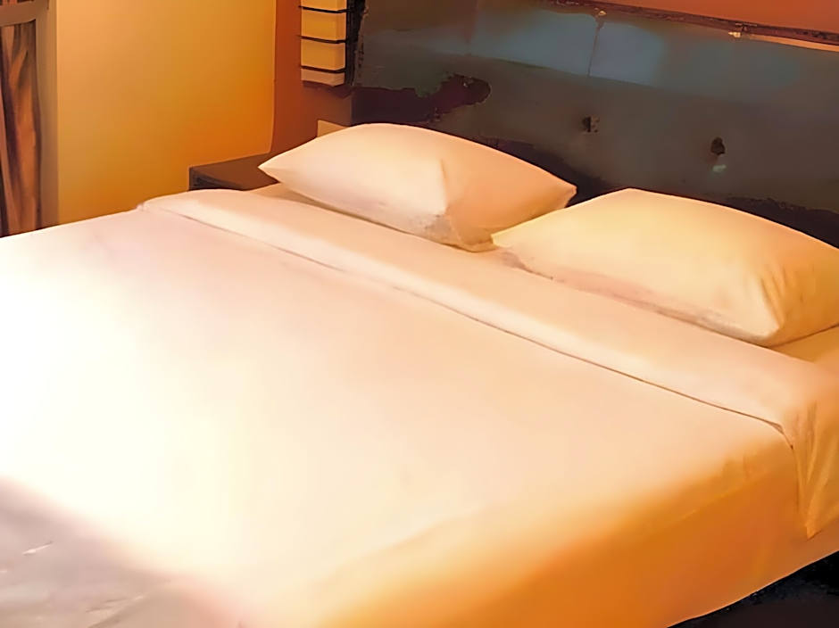 Capital O Rail Hotel