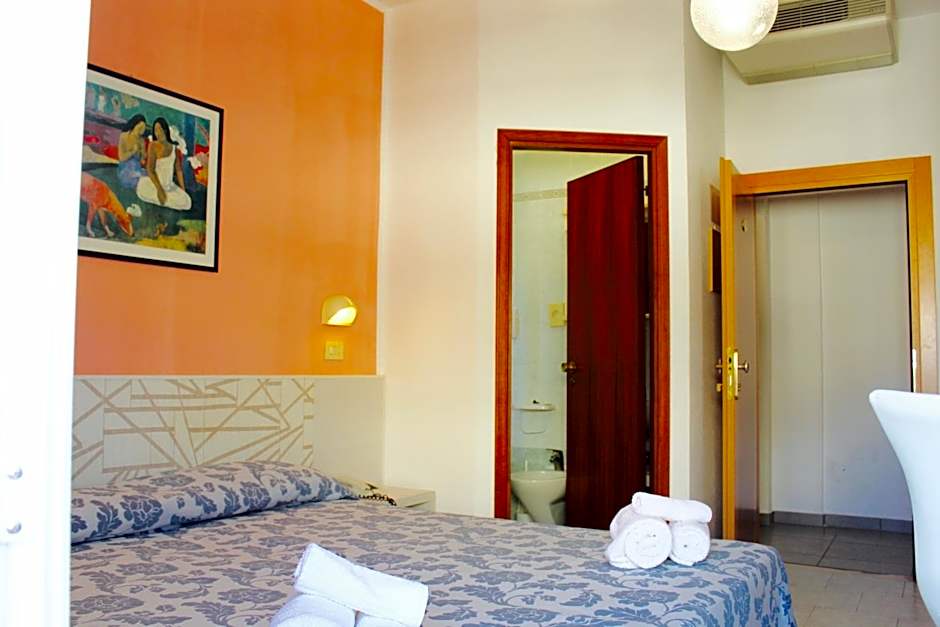President Pool & Room