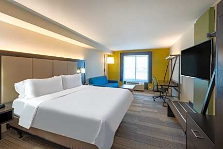 King Suite with Hearing Accessible Tub - Non-Smoking