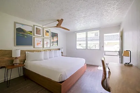 Room, 1 King Bed, Poolside