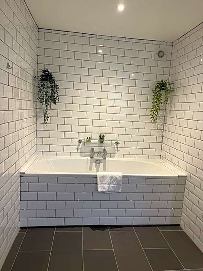 The Riverside House Hotel