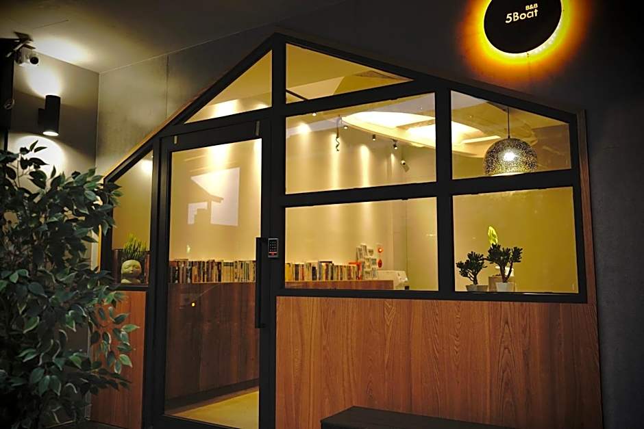 日月潭五船民宿 5Boat B&B