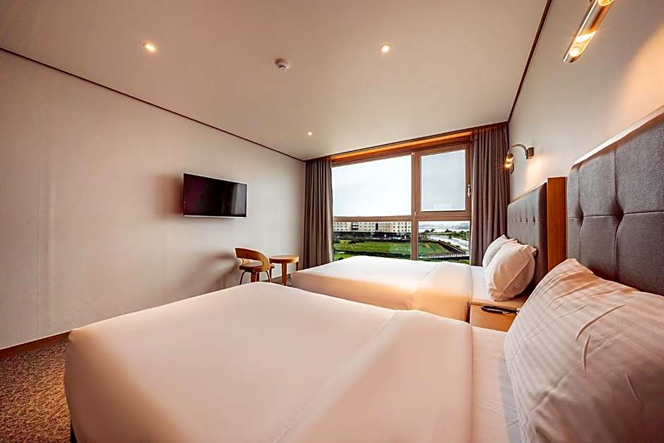 Photo 1 of 11 of Deluxe 2 Beds, Sea View