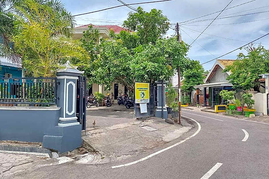Icha Homestay near Terminal Purabaya Madiun