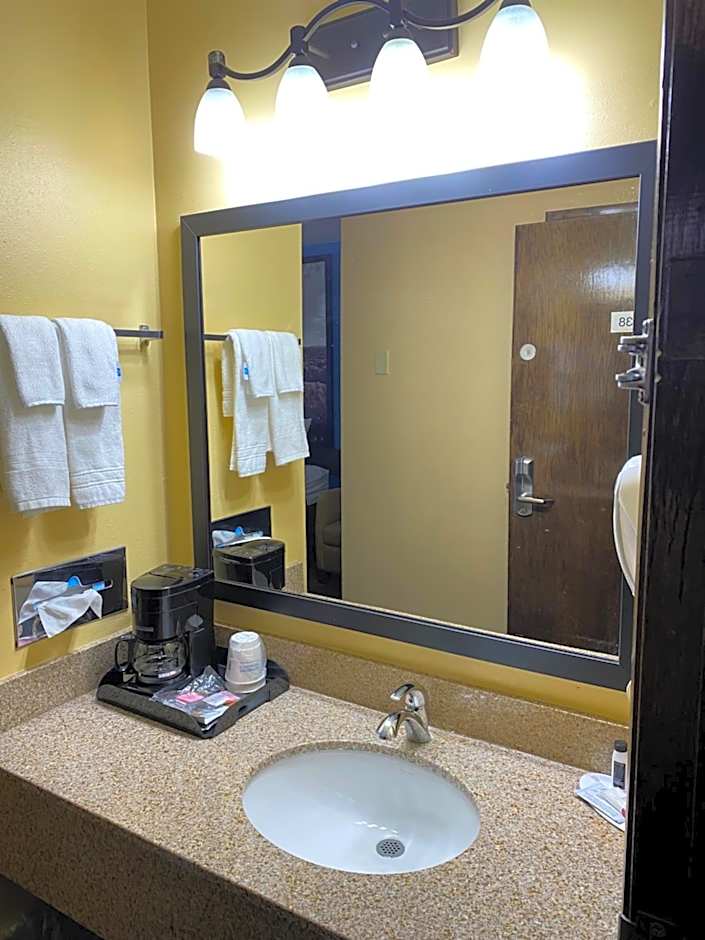 Super 8 by Wyndham Rochester Mayo Clinic Area