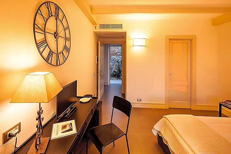 Tenuta Del Poggio Antico