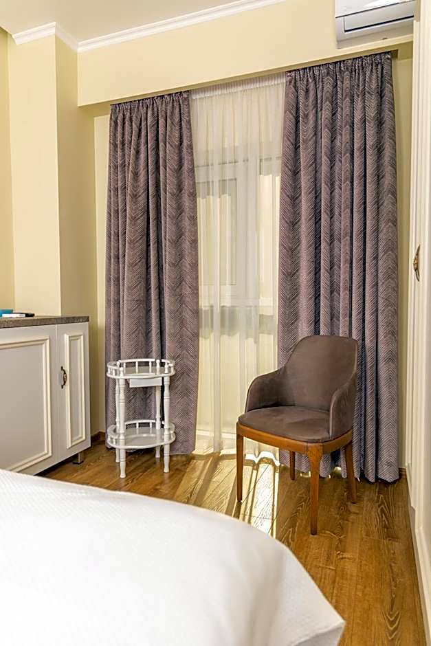 Rose Hotel Vake