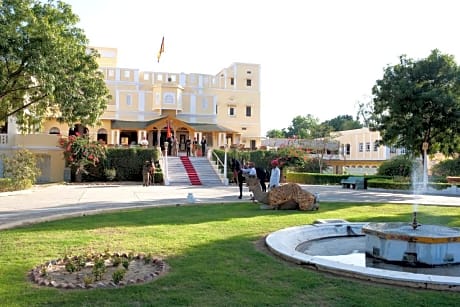 Roop Niwas Kothi, Near Mandawa