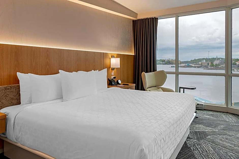 Clarion Lakeside Inn & Conference Centre