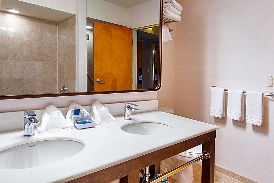 Best Western Premier Plainview-Long Island Hotel