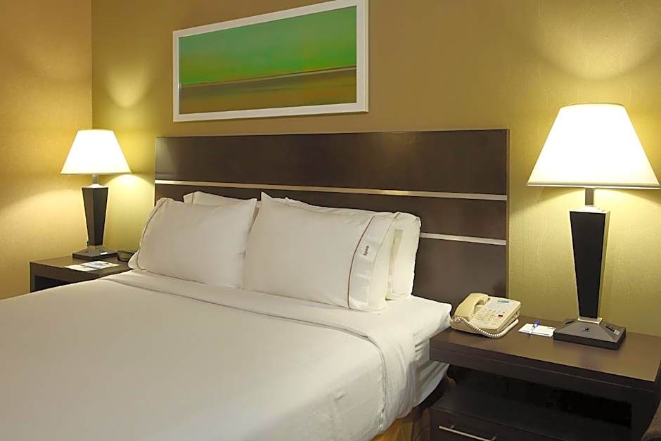 Holiday Inn Express Hotel & Suites Vernon By IHG