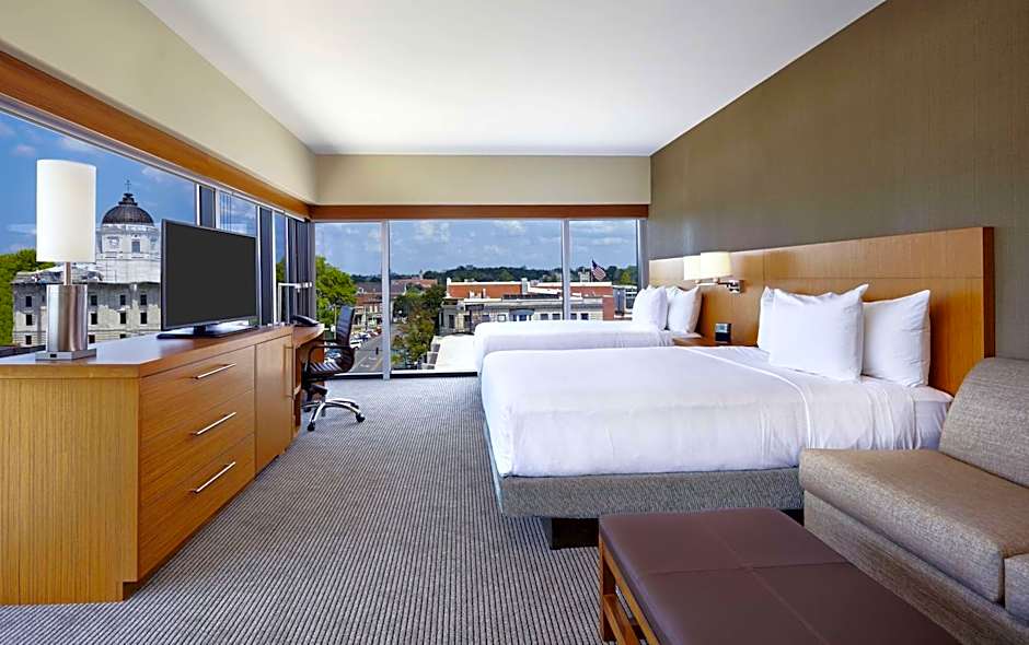 Photo 1 of 9 of 2 Queen Beds with Sofabed, Accessible, Bathtub