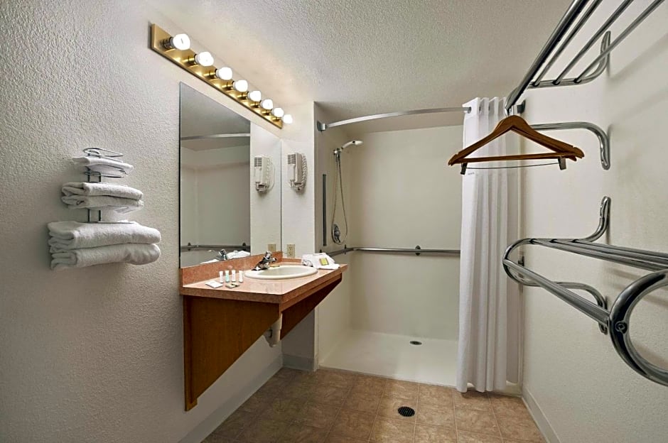 Super 8 by Wyndham Austin North/University Area