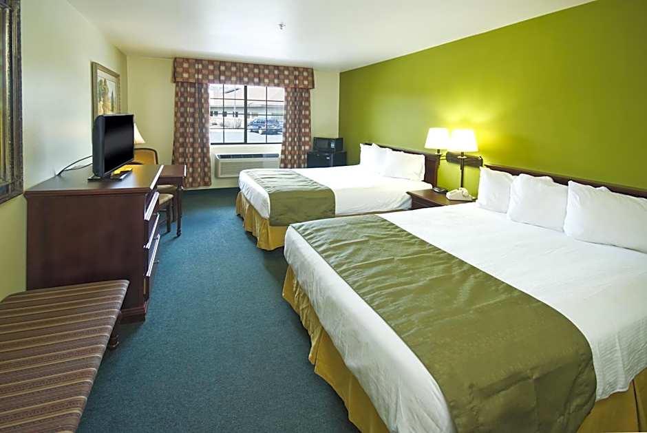 Super 8 by Wyndham McCall