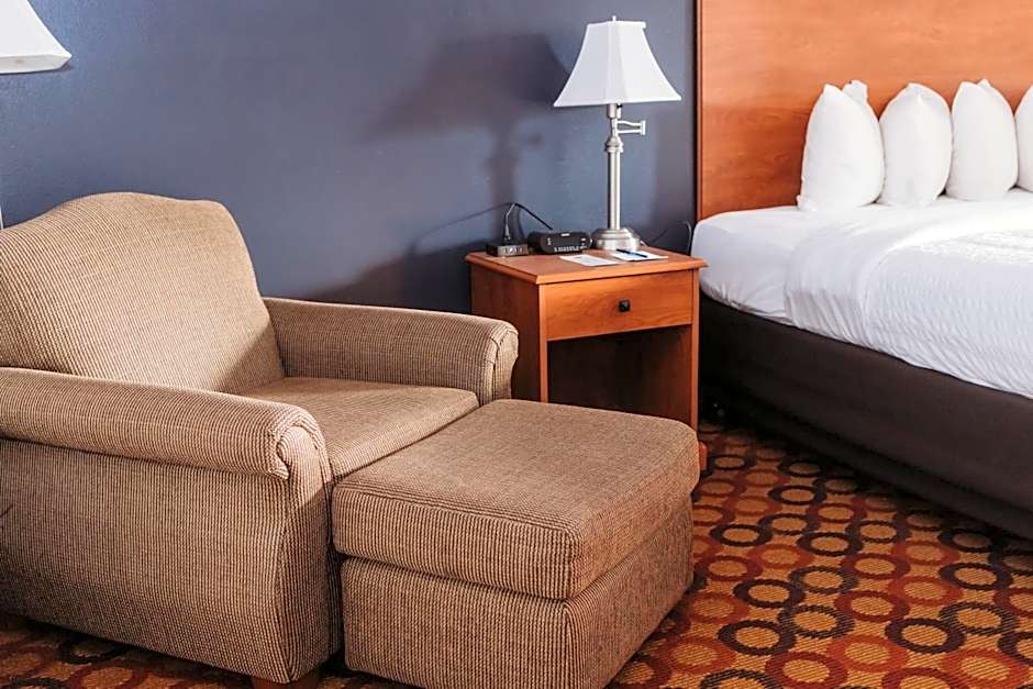 AmericInn by Wyndham Appleton Downtown