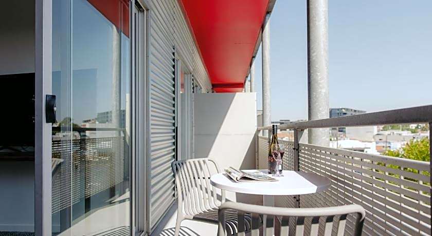 Punthill Essendon Grand Hotel