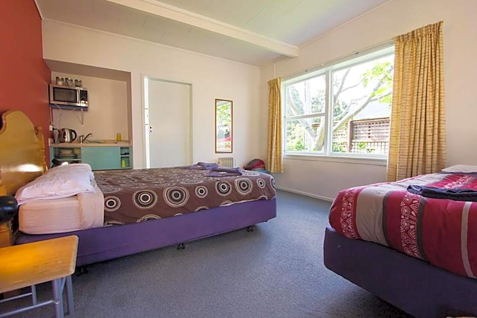 Sequoia Lodge Backpackers