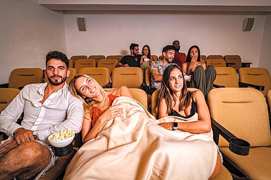 Nomads Party Hotel & Hostel