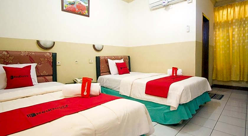 RedDoorz Plus near Pelabuhan Bitung