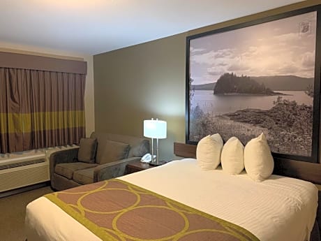 Deluxe Queen Room - Mobility Access/Non-Smoking