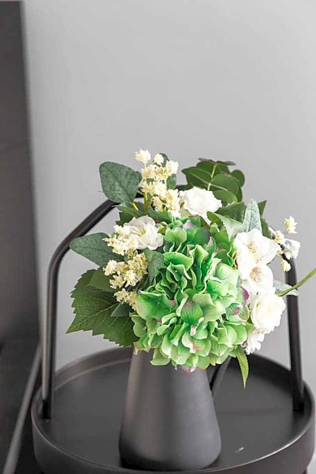 Lovely Studio City Views Next to Southern Cross