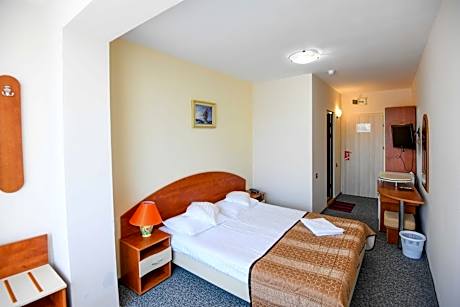 Double or Twin Room with Partial Sea View