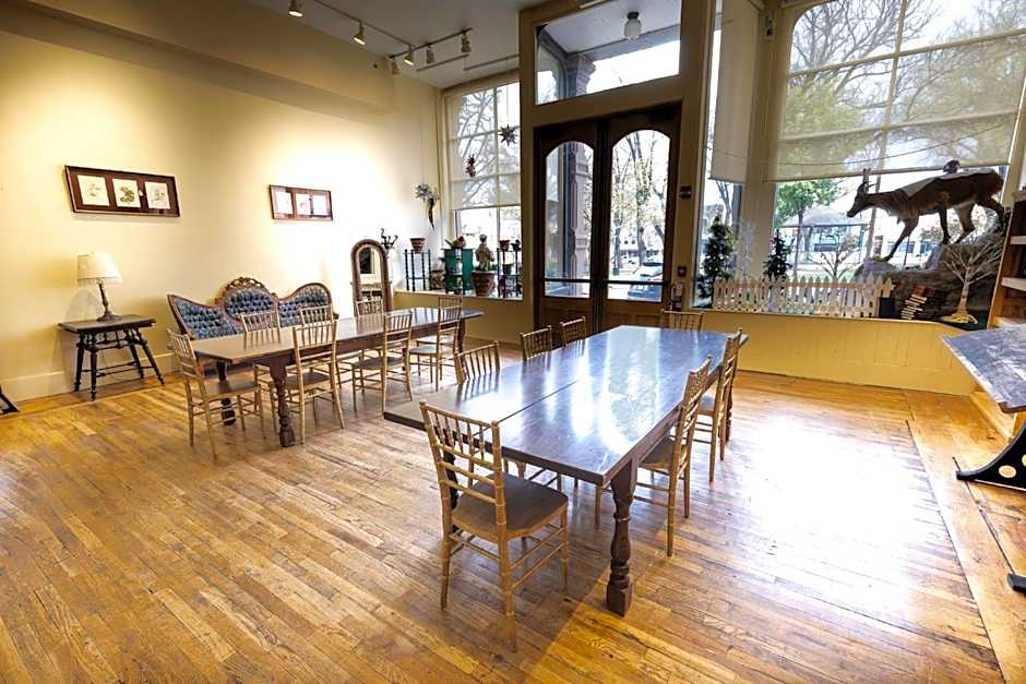 Historic Plaza Hotel