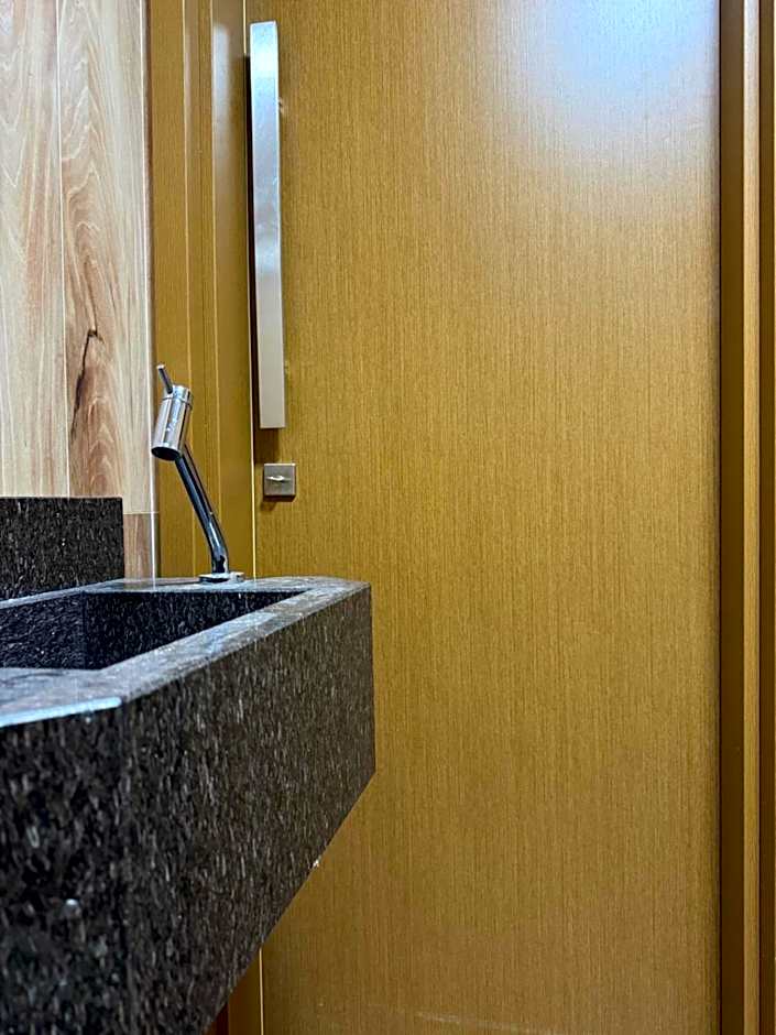 Studio com quarto e banheiro em frente ao Parque do Lago Acomoda até 2 pessoas 1 cama