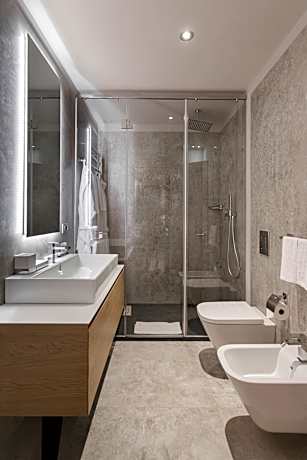 WITH TERRACE CAPACITY 1