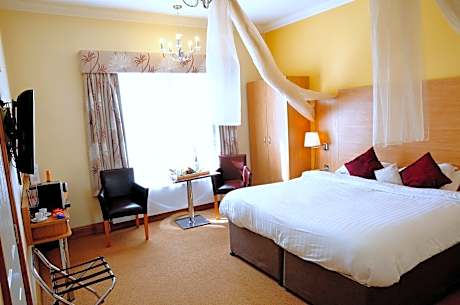 Queen Room with Spa Bath