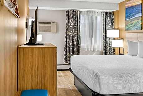 Queen Room - Non-Smoking