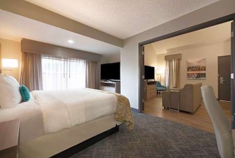 Suite-2 King Beds NSMK One Bedroom Loft Sofabed Full Kitchen Stair Access Only Full Breakfast