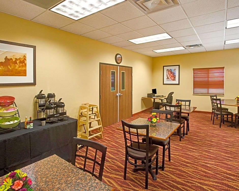 Rodeway Inn & Suites Phillipsburg