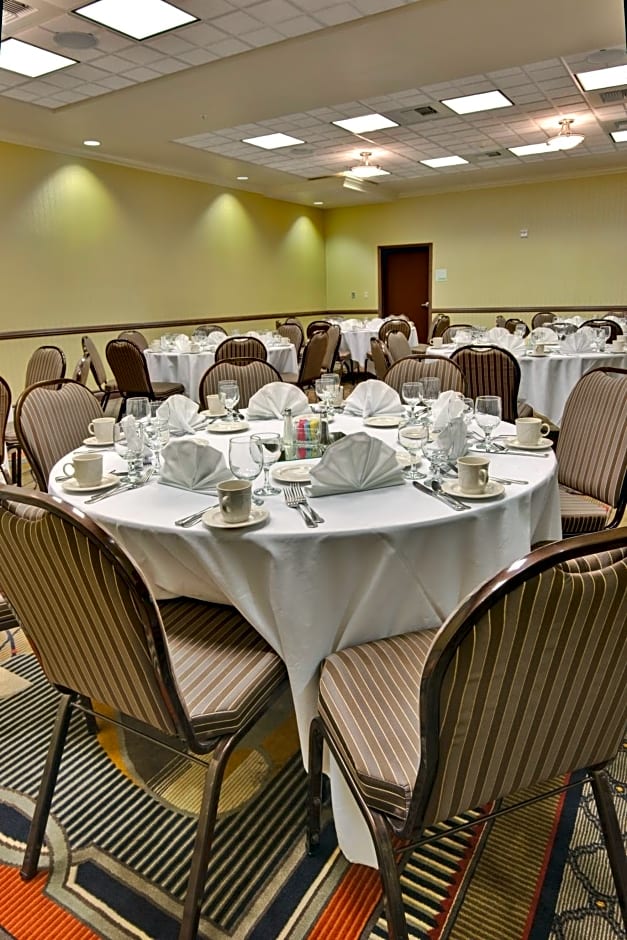 Holiday Inn Hotel & Suites Bakersfield, an IHG Hotel