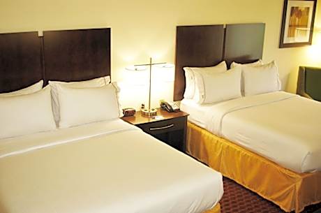 Queen Room with Two Queen Beds - Hearing Accessible/Non-Smoking